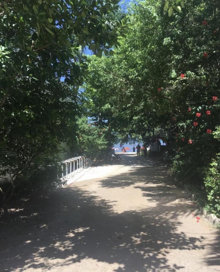 Apartamento Dona Frida Prainha Com Wifi Pe Na Areia Caraguatatuba Eksteriør billede